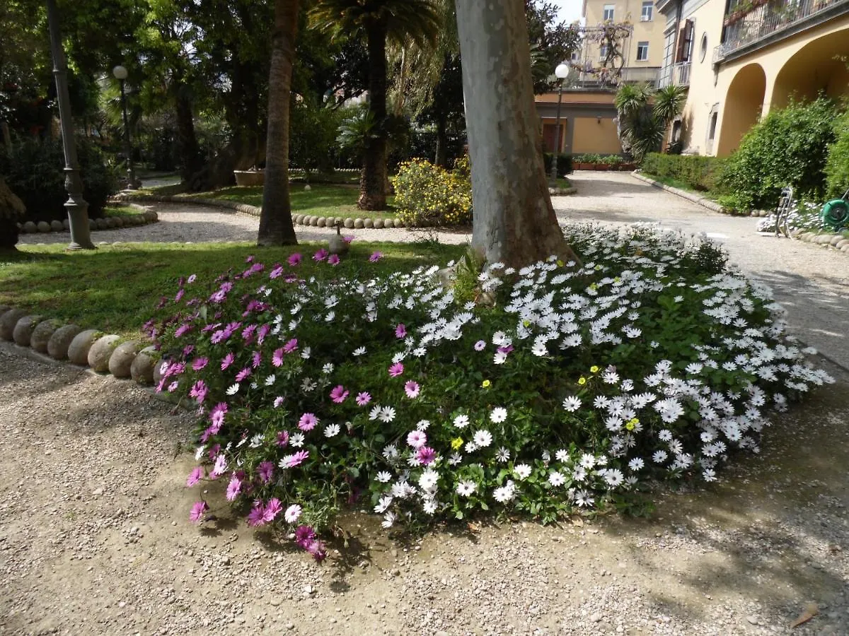 Bed and Breakfast Terrazza Fiorita Napoli 0*, Neapol